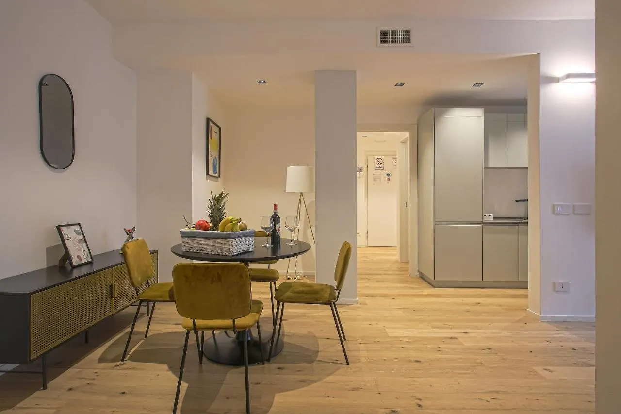 Milan Lux Apartment-Hosted By Sweetstay 0*,  Italy
